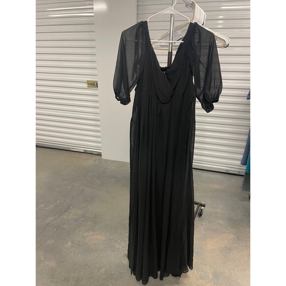 Elegant Medium Black Evening Dress – Classic & Chic for Any Occasion - Picture 1 of 6